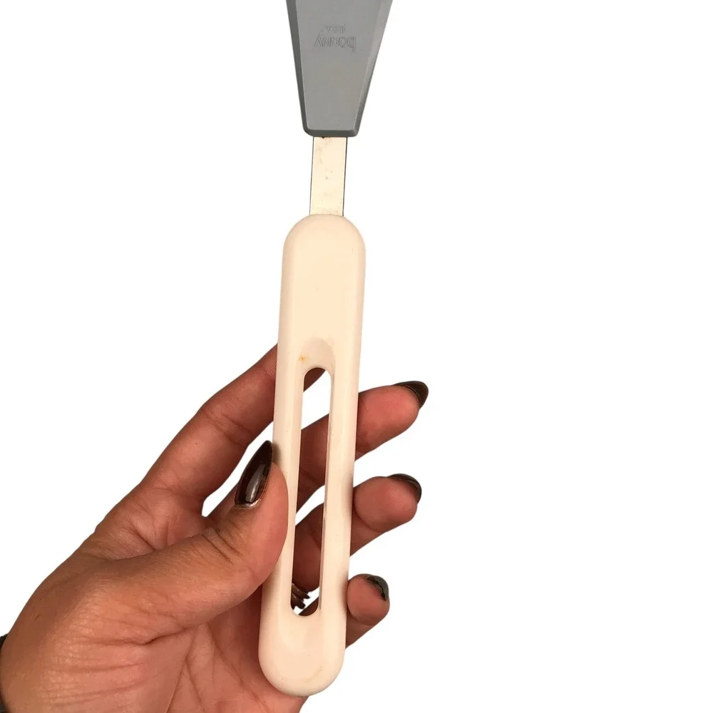 Bonny U.S.A. Serrated Edge Spreader Knife Pale Yellow Handle Kitchen Gadget A72Q